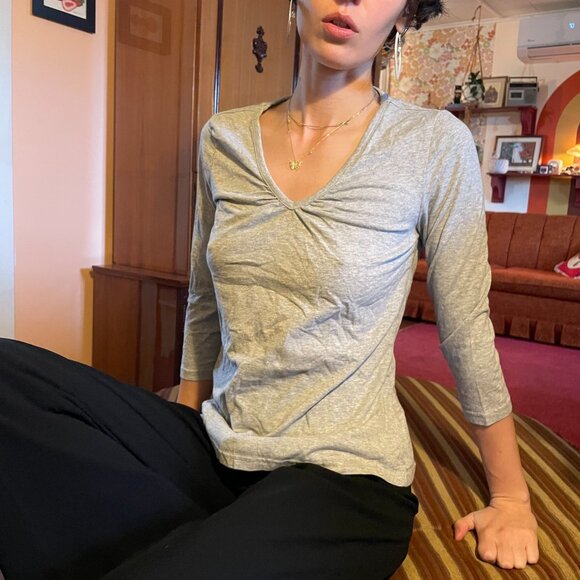 Classic Y2K reitmans cotton spandex grey v neck ¾ sleeve shirt - Picture 3 of 14